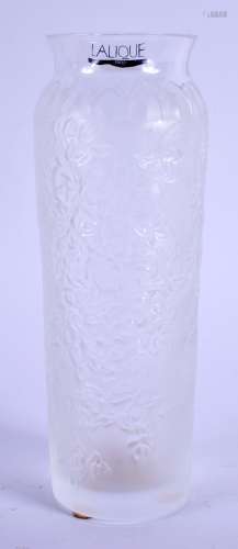 A FRENCH LALIQUE GLASS FLOWER VASE. 18.5 cm high.