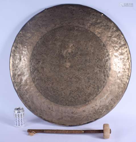 A RARE 19TH CENTURY CHINESE POLISHED BRONZE GONG Qing, decorated with a bold imperial five claw drag