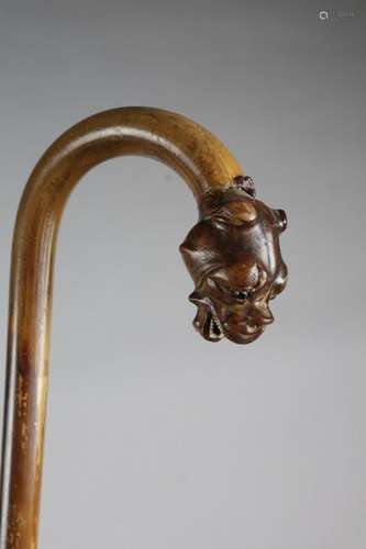 A SHEPHERD'S CROOK WALKING CANE C.1900 the handle …