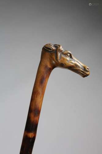 A FOLK ART CARVED WOOD WALKING CANE C.1930 the han…