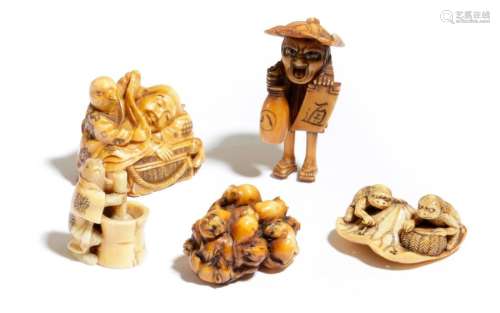 Λ FIVE JAPANESE IVORY NETSUKE OF ANIMALS MEIJI PER…