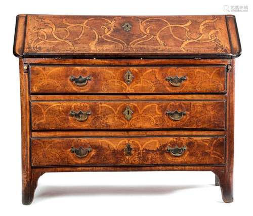 AN 18TH CENTURY ITALIAN WALNUT BUREAU PROBABLY LOM…