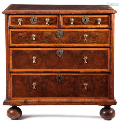 A WILLIAM AND MARY WALNUT OYSTER VENEERED CHEST C.…