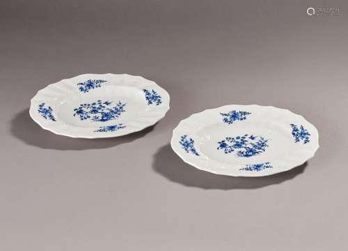 TOURNAI Deux plats ovales à bord contour en porcel…