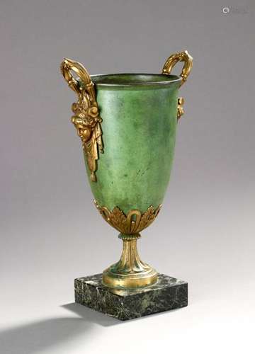 J d'ESTRAY Vase en bronze doré et vert antique à d…