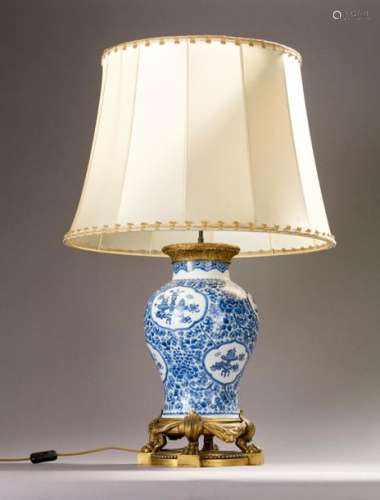 Importante lampe en porcelaine de Chine montée en …