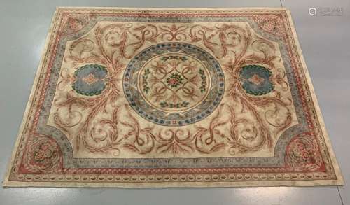 Grand tapis en laine à décor polychrome dans le st…