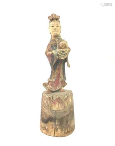 Carved wooden subject representing a character, a bird on the head, hands joined holding a sphere, treated in polychrome. Height: 47 cm. Width : 15,5 cm. Depth : 11 cm. Worm holes, cracks and wears in polychromy.