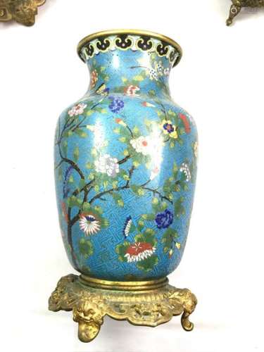 Pair of baluster vases decorated with cloisonné enamels on bronze and polychrome depicting: butterflies, peonies and prunus in bloom. A garland of ruyi decorating the neck. China Around 1880. Guan Xu period. A dent. Height. 33 cm.