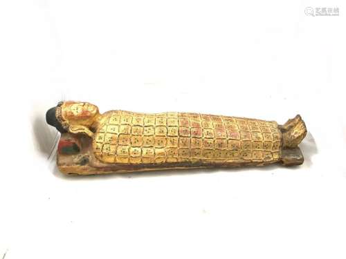 Lacquered and gilded wooden subject representing the reclining Buddha, lying on his back, his body wrapped in a robe evoking the patchwork textiles of monks, enhanced by small mirrors. Burma, circa 1900. L. 61 cm - H. 17 cm