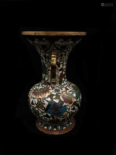 Baluster vase with handles and enamels on copper decoration of stylized birds. Indochina, beginning of the Xth century. Height. 19,5 cm.