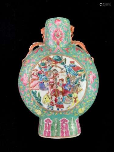 Lenticular-shaped porcelain flask decorated with enamels of the rose family in two round medallions, on a celadon blue background decorated with blooming lotus, war scenes on one side and a Phoenix in flowering branches on its second side. It is flanked by two dragons in high relief. Very small chips at the base. China end of the 19th century. Height: 26 cm.
