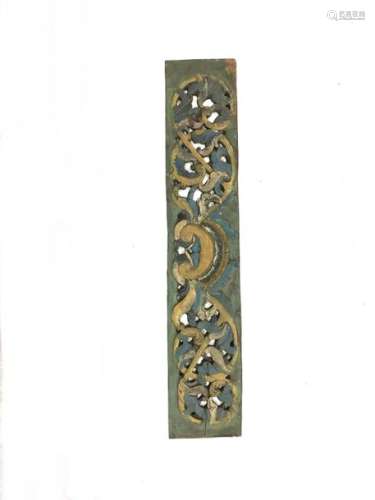 Carved wood panel with polychrome openwork and plant interlacing decoration. Length : 136,5 cm. Width : 26 cm. Depth : 2 cm. Wear and tear.