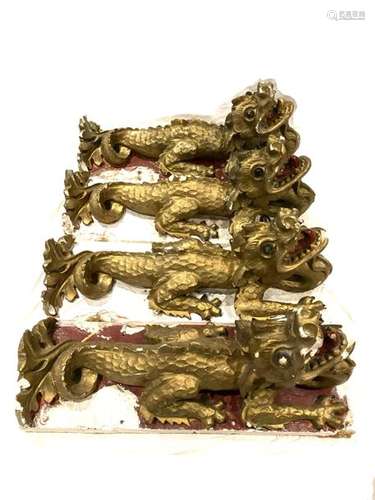 Suite of four painted stucco dragons, represented on a rectangular base, with their open mouths uncovering an opening connected to the hollow base. Important missing parts and accidents. Length: 70.5 cm. Width: 24 cm. Height: 32 cm.