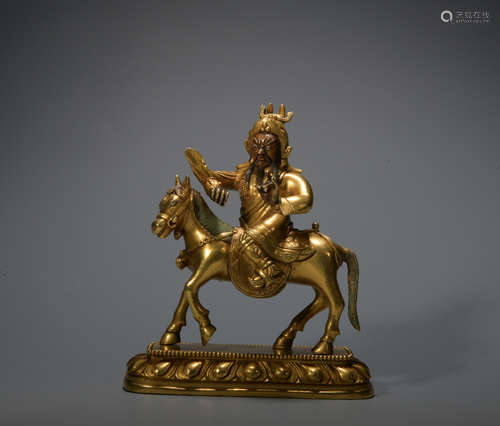 A gilt bronze statue of Guan yu