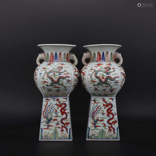 A pair of Wu cai 'dragon' vase