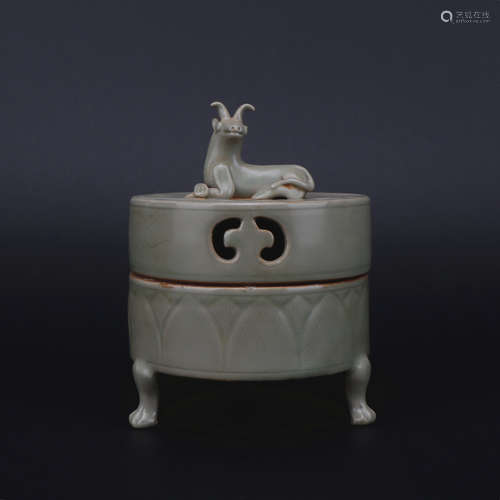 A Yue kiln censer