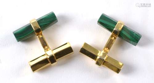 A pair of malachite cufflinks of hexagonal form, with gilt 925 silver mounts (pair)