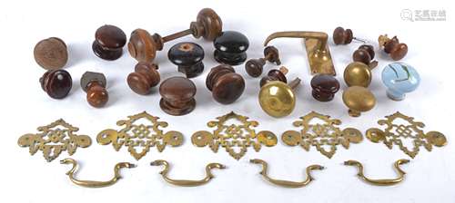 A quantity of brass and wooden door and draw knobs, including draw handles and decorative