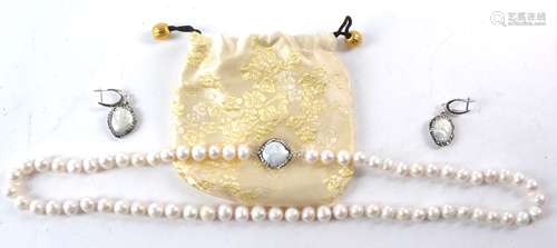 A pearl necklace and earing group in Oriental drawstring bag, length of necklace 31cm