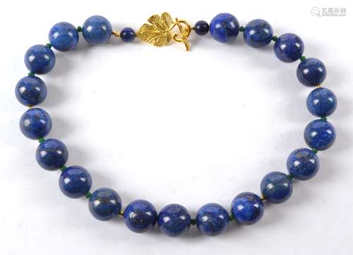 A lapis lazuli necklace with bulbous spherical hardstone beads, alternating with semi precious green