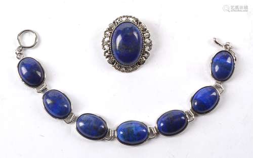 A lapis lazuli oval stone bracelet, together with a brooch (2)