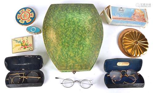 A ladies Art Deco green Bakelite manicure set, fitted case with ten implements, together with a gilt