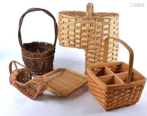 A white wicker cradle style basket, 88cm x 54cm, together with a quantity of assorted baskets