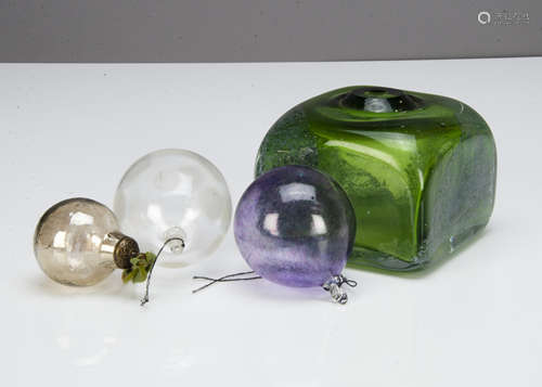 A green glass square squat specimen vase, with bubble inclusion decoration, flattened sloping