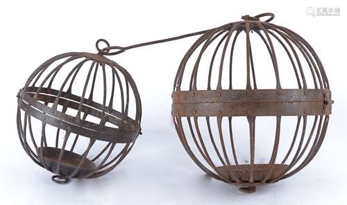 A graduated joining pair of spherical metalwork holders, for garden use, largest approximately 38cm