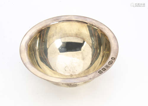 A modern Britannia silver bowl by BP, 15.6cm diameter circular bowl with domed well, 9.3 ozt