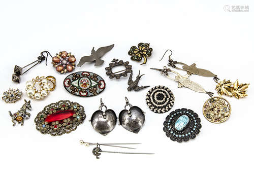 A collection of silver and other costume jewellery, including a pair of contemporary heart shaped