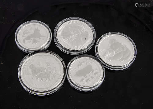 Five modern Australian silver coins, with three 1oz and two 1/2oz examples (5)