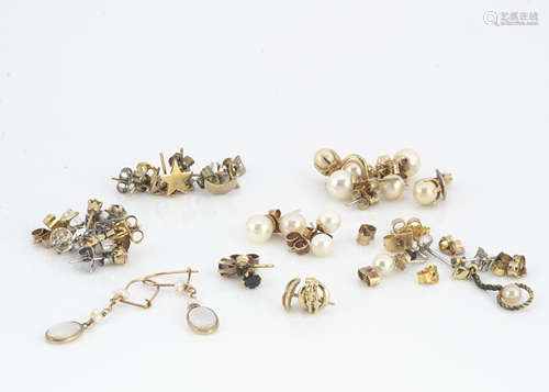 A large quantity of miscellaneous ear studs, some 9ct, a quantity of cultured pearl studs, a pair of