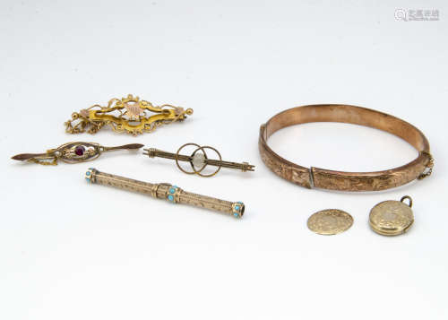 A collection of miscellaneous gold items, including a bangle (af), two gold bar brooches, a gilt