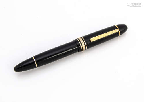 A Mont Blanc fountain pen, the Meisterstuck No. 149 in black with gold additions, crack to top of
