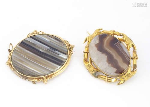 Two 19th Century agate and pinchbeck oval framed brooches, one with boxed back, 8cm x 6.5cm the