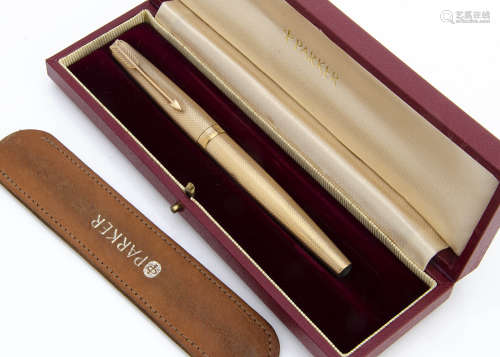 An early 1970s Parker 9ct gold Presidential Single fountain pen, 26g, engine turned barrel and