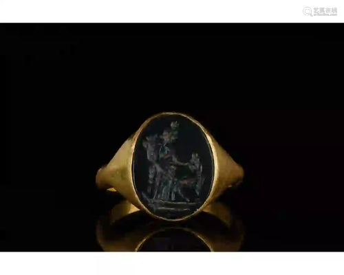 ROMAN GOLD INTAGLIO RING WITH FORTUNA