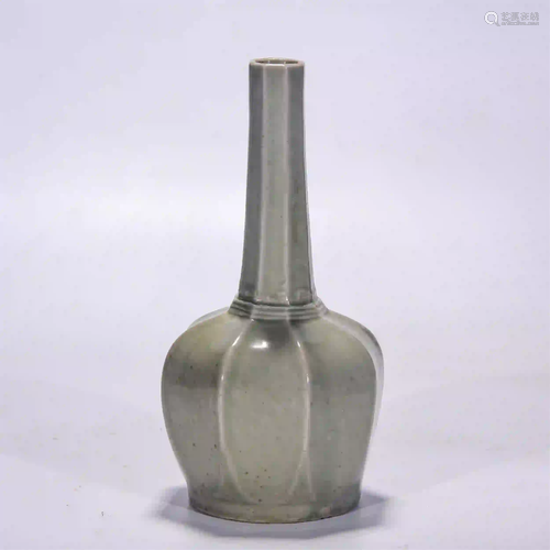 CHINESE CELADON GLAZE PORCELAIN OCTAGONAL LONG NECK