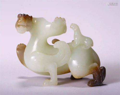 CHINESE JADE CARVED AUSPICIOUS BEAST ORNAMENT