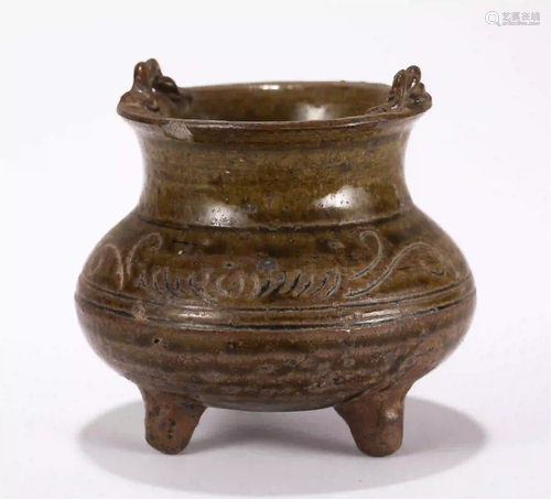 CHINESE CELADON PORCELAIN TRIPLE-FOOTED CENSER