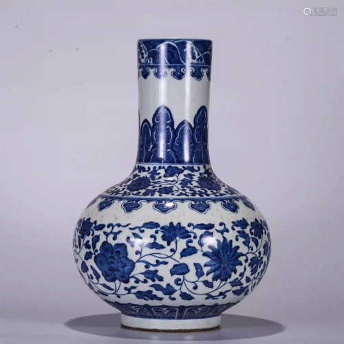 CHINESE BLUE AND WHITE LOTUS PATTERN PORCELAIN VASE