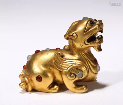 CHINESE GILT BRONZE INLAID GEMS BEAST SHAPE ORNAMENT