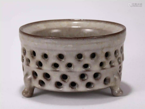 CHINESE CRACKED GLAZE TRIPE-FOOTED PORCELAIN CENSER