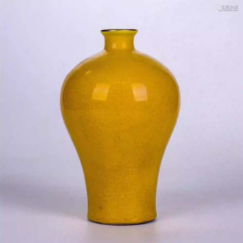 CHINESE YELLOW GLAZE GOLD-TRACED PATTERNS MEIPING