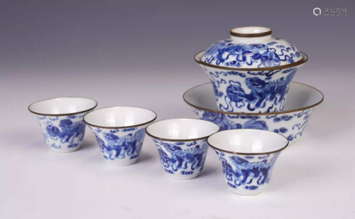 A SET OF CHINESE BLUE&WHITE PORCELAIN TEA CUPS