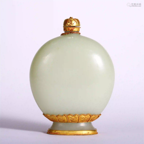 CHINESE HETIAN JADE GOLD-COVERED SNUFF BOTTLE