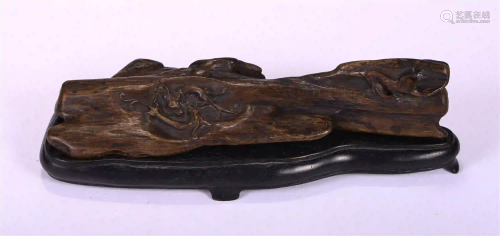 CHINESE AGALWOOD CARVED CHI-DRAGON PATTERN ORNAMENT
