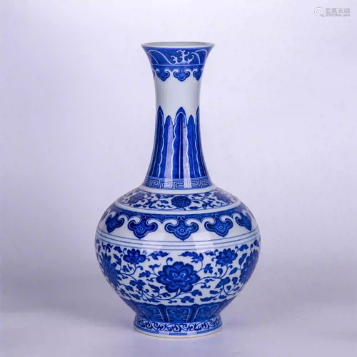 CHINESE BLUE AND WHITE LOTUS PATTERN PORCELAIN VASE